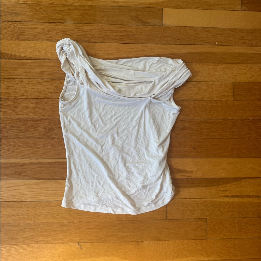 White off the shoulder top, Los Angeles atelier, & other stories